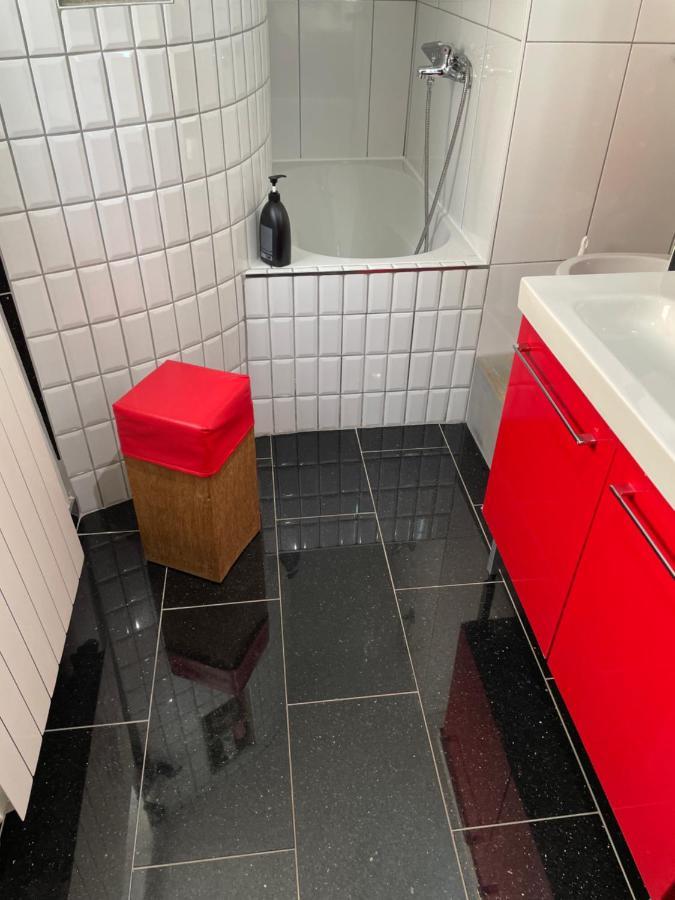 Simple Room In Luxembourg City Kültér fotó