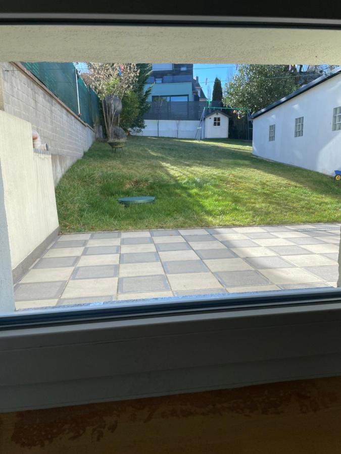 Simple Room In Luxembourg City Kültér fotó
