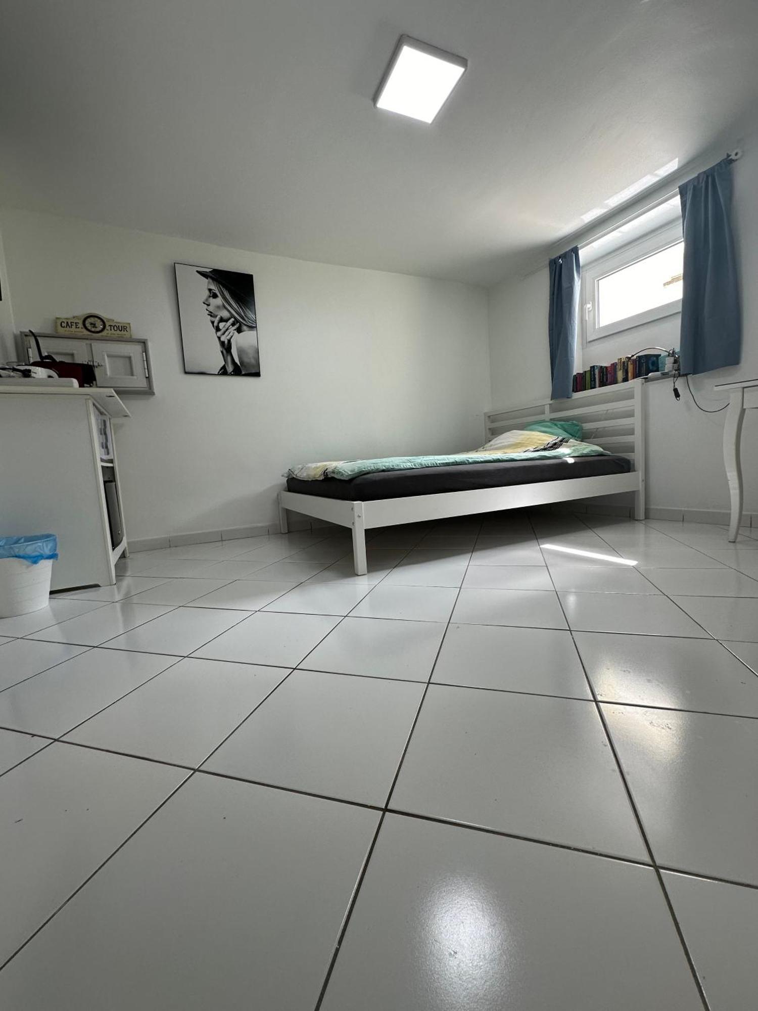 Simple Room In Luxembourg City Kültér fotó