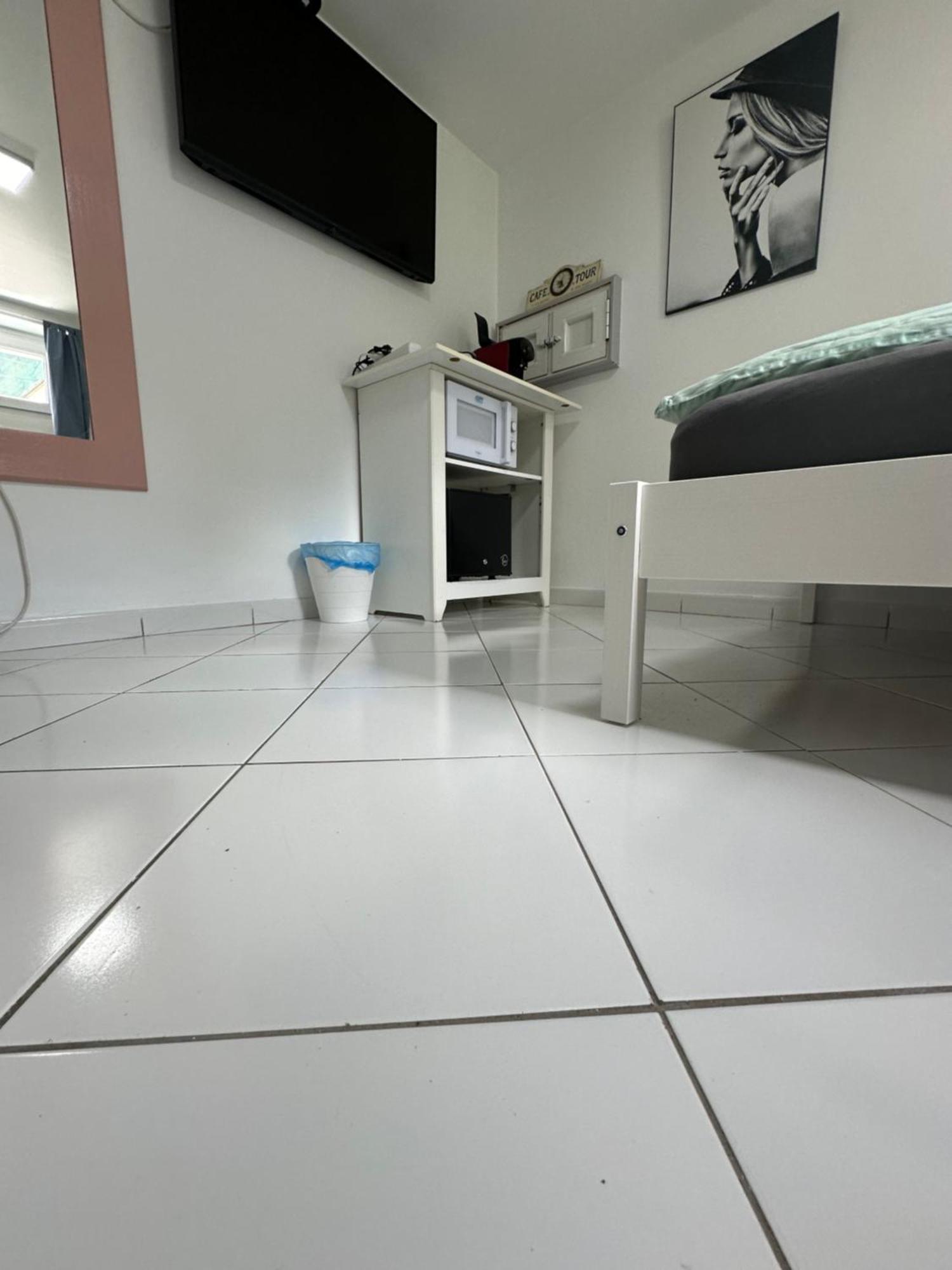 Simple Room In Luxembourg City Kültér fotó