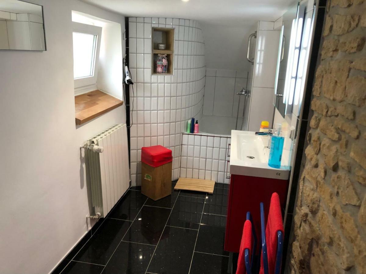 Simple Room In Luxembourg City Kültér fotó
